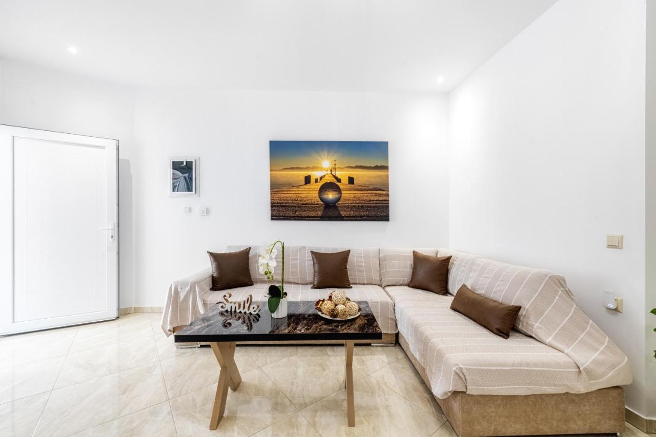 4You Luxury Apartments By Keyplanner Мораитика Екстериор снимка